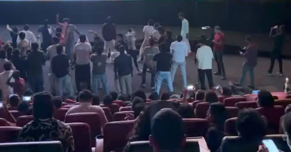 വിജയ് ചിത്രം 'ജനനായകൻ' ദുബായിൽ തരംഗമാകുന്നു; ആവേശക്കടലായി തിയേറ്ററുകൾ